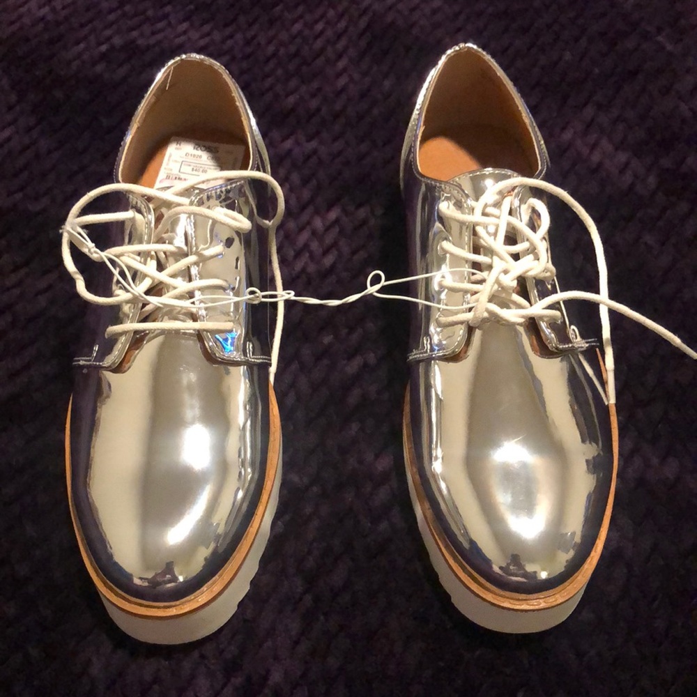Women’s shoes